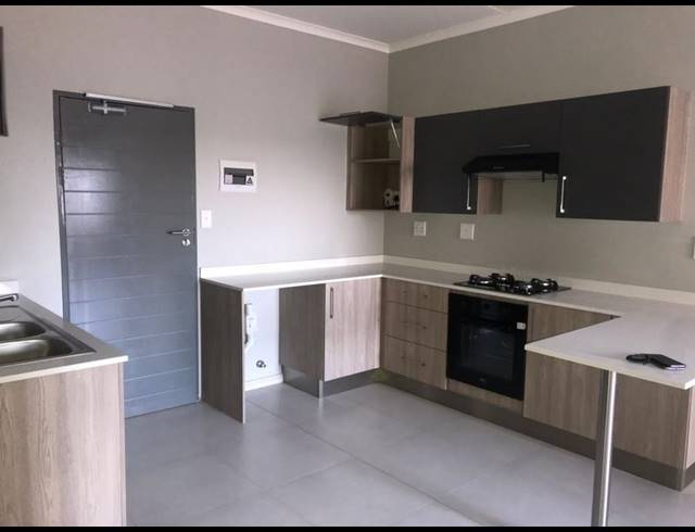 2 BEDROOM COMPLEX FOR SALE IN MIDRIDGE PARK